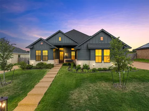 10201 Castleberry Ln, Waco, TX 76712