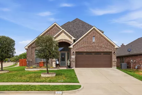 616 Seabourne Dr, Saginaw, TX 76179