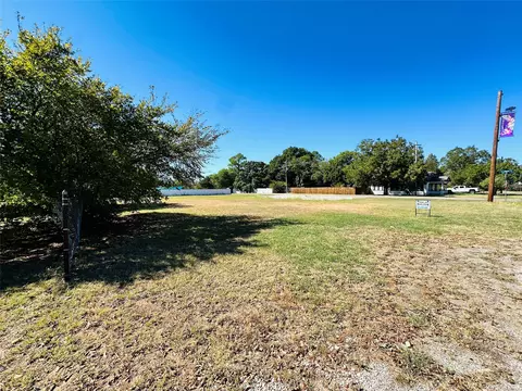 825 N Main St, Cross Plains, TX 76443