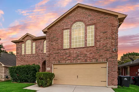 5715 Creekhollow Dr, Arlington, TX 76018