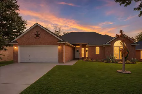 1808 Estates Dr, Mansfield, TX 76063
