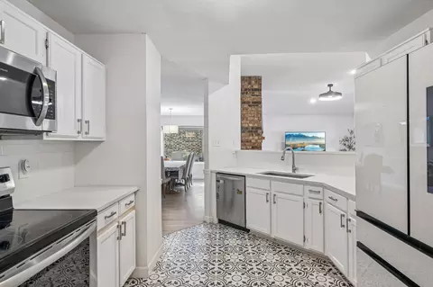 322 Valley Spring Dr, Arlington, TX 76018