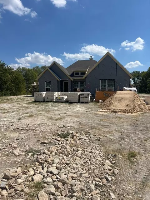 900 Carswell Ct, Van Alstyne, TX 75495