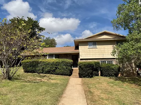 9555 Brookhollow Dr, Woodway, TX 76712