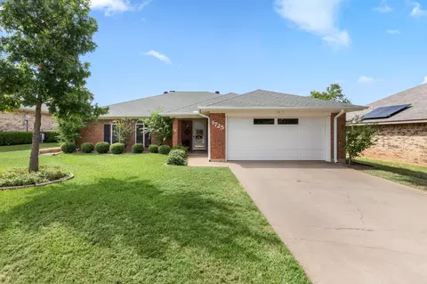 1725 Meadowcliff Dr, Wichita Falls, TX 76302