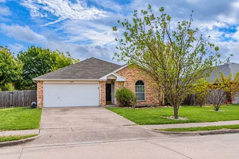 1214 Embercrest Dr, Midlothian, TX 76065