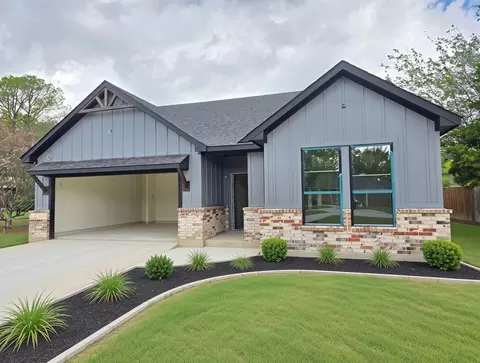106 Meadow Heath Dr, Gun Barrel City, TX 75156