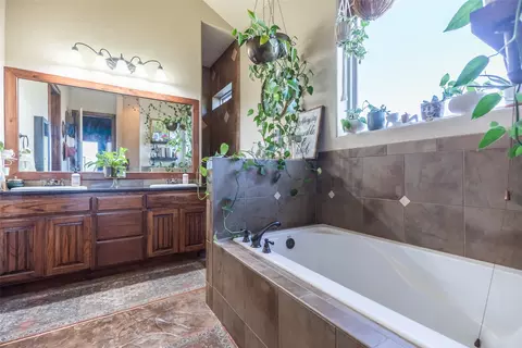 Bath - 7642 Spinks Rd, Abilene, TX 79603 photo 2 of 6