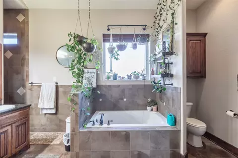 Bath - 7642 Spinks Rd, Abilene, TX 79603 photo 1 of 6
