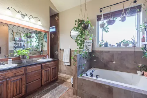 Bath - 7642 Spinks Rd, Abilene, TX 79603 photo 4 of 6