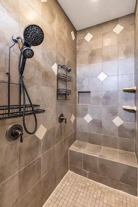 Bath - 7642 Spinks Rd, Abilene, TX 79603 photo 5 of 6