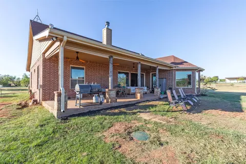 Exterior - 7642 Spinks Rd, Abilene, TX 79603 photo 6 of 11