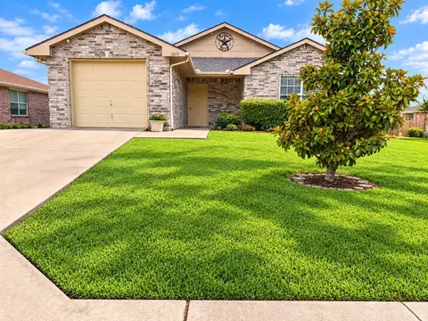1605 Canary Island Ct, Dallas, TX 75217