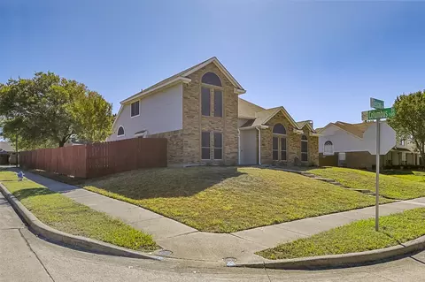 Exterior - 5914 Beacon Dr, Rowlett, TX 75089 photo 2 of 6