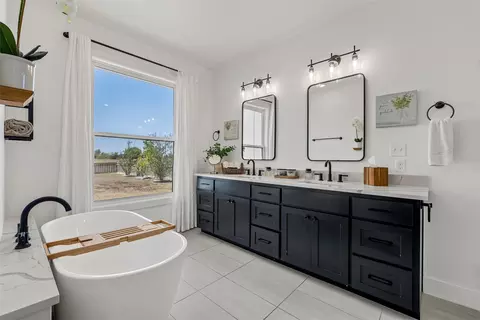 Bath - 446 Wade Dr, Eddy, TX 76524 photo 1 of 5