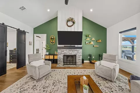 Living - 446 Wade Dr, Eddy, TX 76524 photo 3 of 4