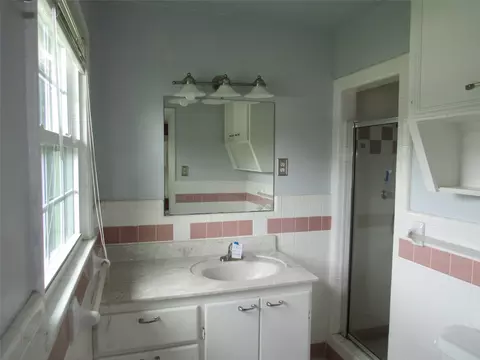 Bath - 3120 Mitchell Ave, Waco, TX 76708 photo 1 of 2
