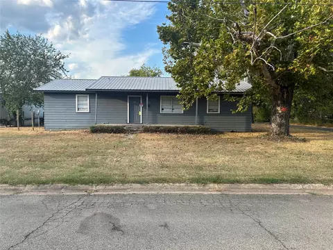 1608 W Kaufman St, Paris, TX 75460