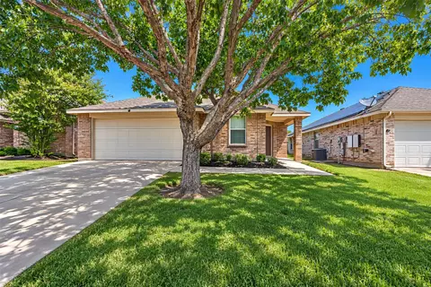 625 Horn St, Crowley, TX 76036
