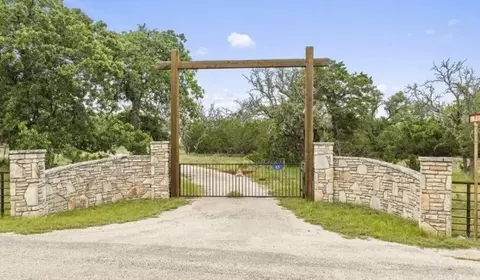 65 Miles Ln, Harper, TX 78631