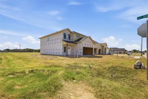 601 Greyson Ln, Greenville, TX 75402