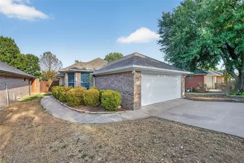 738 Harbour Town Dr, Lake Dallas, TX 75065