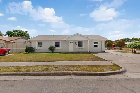 3204 Pacesetter Dr, Dallas, TX 75241