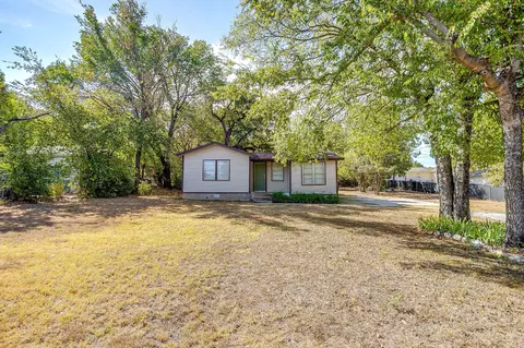 208 Wells Burnett Rd, Azle, TX 76020