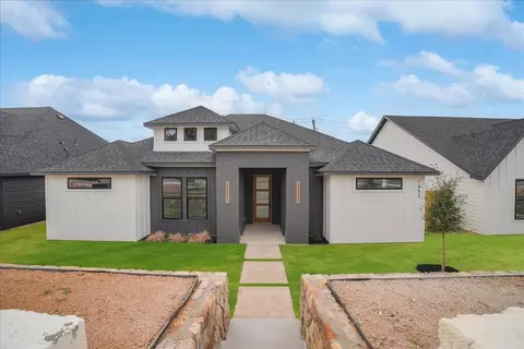 1652 W Wintergreen Rd, Lancaster, TX 75134