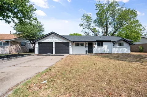 316 Wintercrest Rd, Burleson, TX 76028