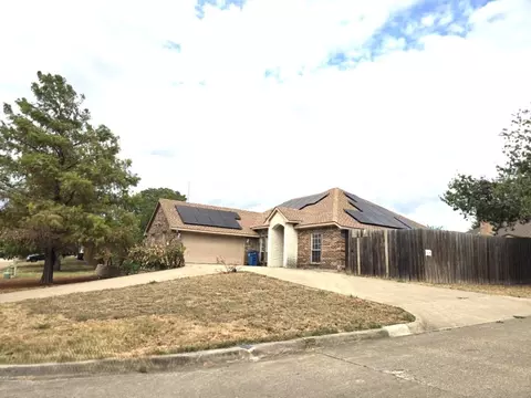 1406 Chancellor Dr, Kaufman, TX 75142