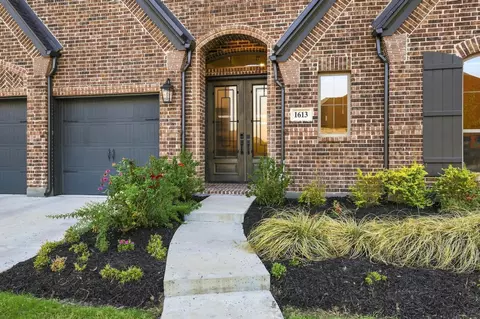 1613 Chicot Ln, Van Alstyne, TX 75495