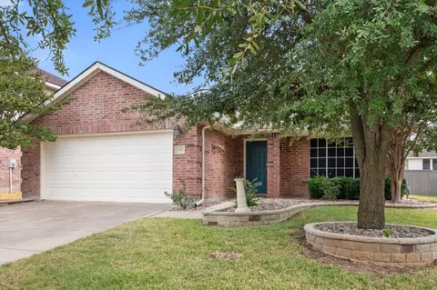 1109 Nighthawk Rd, Fort Worth, TX 76108