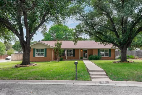 1611 16th St, Brownwood, TX 76801