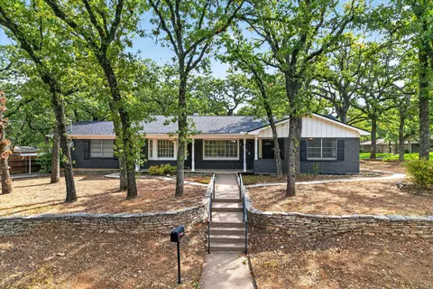 1708 Cimarron Trl, Hurst, TX 76054