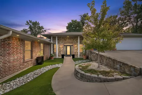 1227 Kiowa Dr W, Lake Kiowa, TX 76240