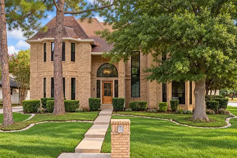 2 Crestwood Dr, Trophy Club, TX 76262