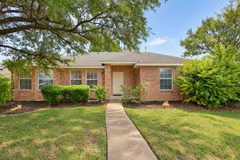 2040 Garden Crest Ln, Dallas, TX 75232