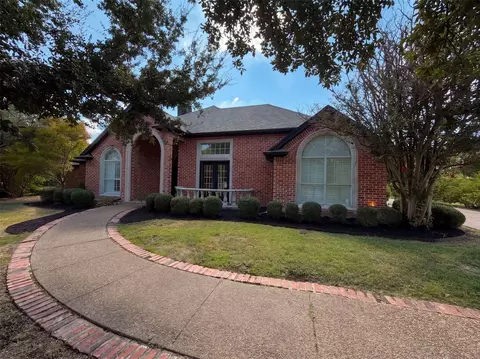 2836 S Lakeview Dr, Cedar Hill, TX 75104
