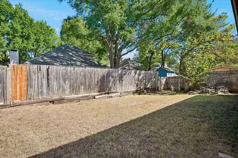 Exterior - 1476 Hampton Rd, Grapevine, TX 76051 photo 6 of 6