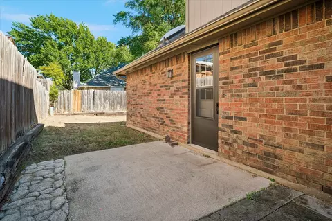 Exterior - 1476 Hampton Rd, Grapevine, TX 76051 photo 4 of 6