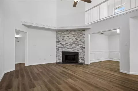 Living - 1476 Hampton Rd, Grapevine, TX 76051 photo 2 of 4