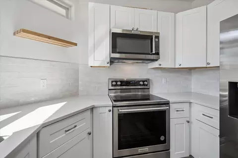Kitchen - 1476 Hampton Rd, Grapevine, TX 76051 photo 2 of 3