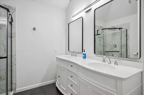 Bath - 1476 Hampton Rd, Grapevine, TX 76051 photo 1 of 3