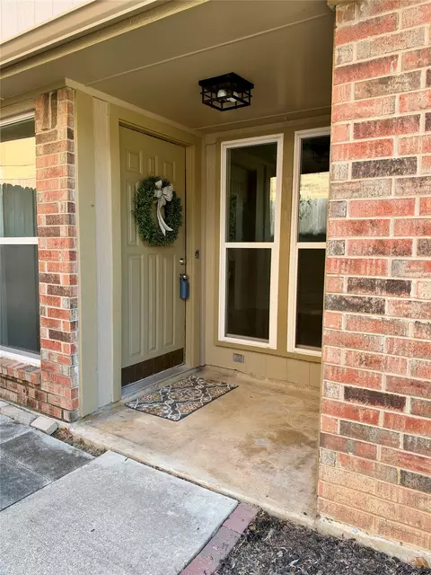 Exterior - 1476 Hampton Rd, Grapevine, TX 76051 photo 3 of 6