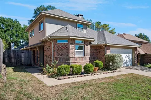 Exterior - 1476 Hampton Rd, Grapevine, TX 76051 photo 2 of 6