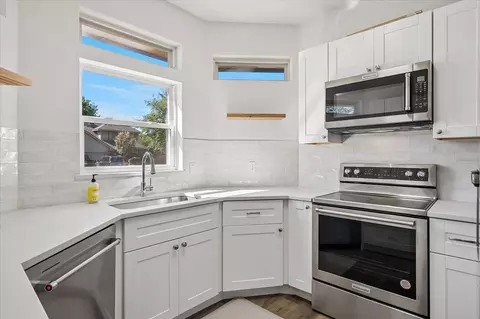 Kitchen - 1476 Hampton Rd, Grapevine, TX 76051 photo 1 of 3