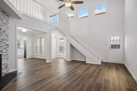 Living - 1476 Hampton Rd, Grapevine, TX 76051 photo 1 of 4