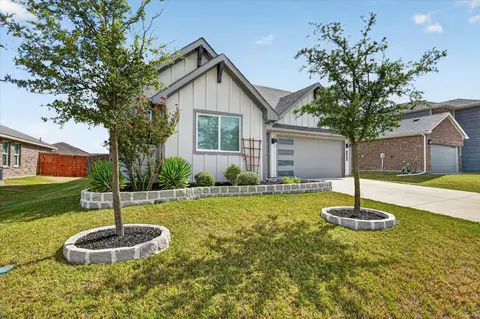 1504 Battery Park Dr, Alvarado, TX 76009