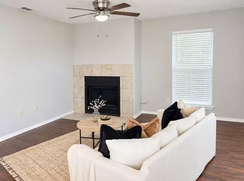 8129 Foxfire Ln, White Settlement, TX 76108
